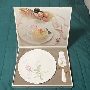 MIKASA Vintage Bone China ‘April Rose’ Cake Plate set w matching Server, 11.25”